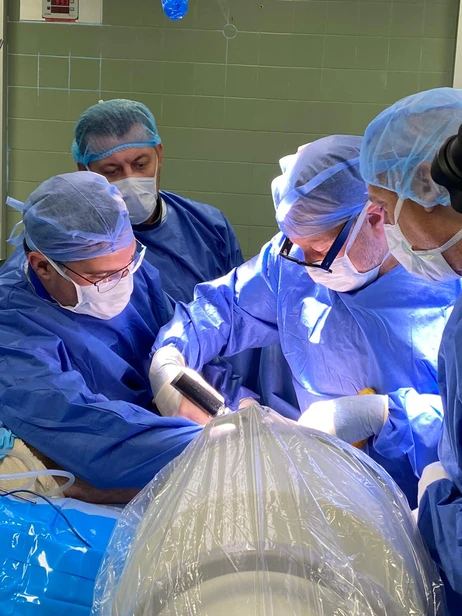 לראשונה בישראל- ד"ר גנוט מבצע ניתוח ייחודי להחלפת קרסול