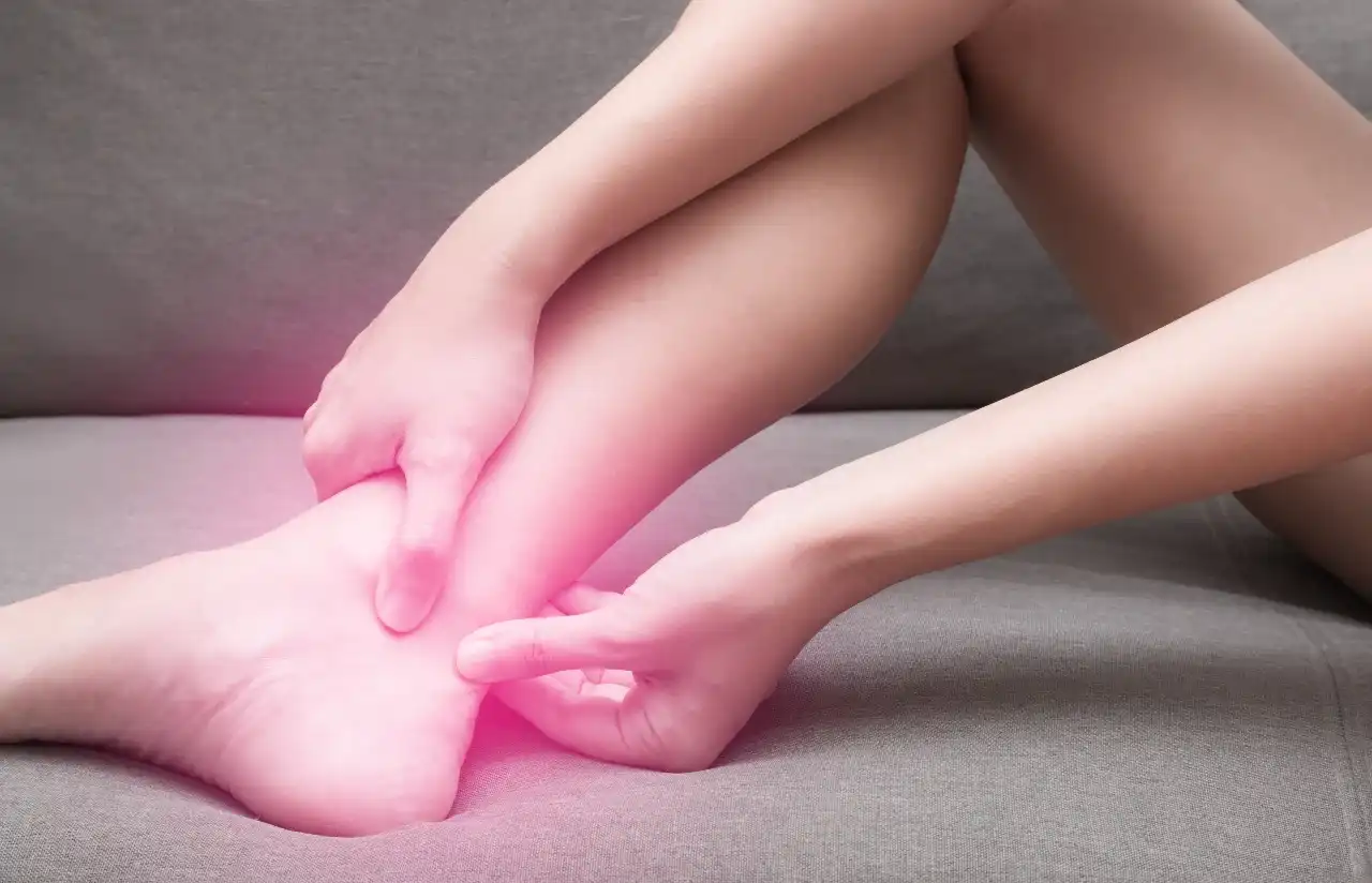 תסמונת התעלה הטרסלית (Tarsal Tunnel Syndrome): המדריך המלא לאבחון מדויק ואפשרויות הטיפול